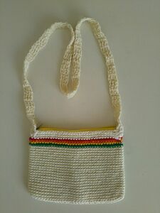 バリ島の手編みのラスタカラーのショルダーバック。