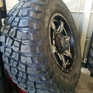 【OutLaw】JK JL ラングラー ジープ 17インチ BF グッドリッチ マッドテレーン KM3 265/70R17.285/70R17など