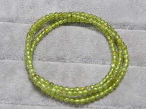 8057. natural peridot 3 ream bracele 