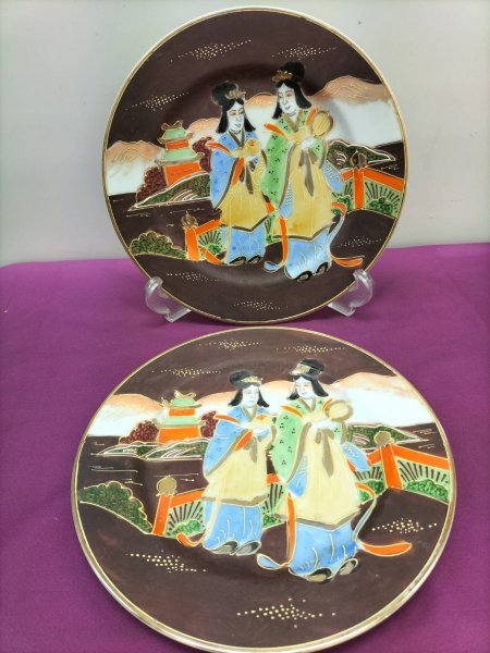 2 старинные тарелки Кутани с женской фигурой и изображением замка Рюгу золотого цвета, расписанным вручную, использован размер 80., Японская посуда, блюдо, средняя тарелка