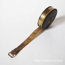 【機能だけではない何か】アンティーク アメリカ テープ メジャー 巻き尺 真鍮 ブラス◆◆Antique 33feet Tape Measure UNIVERSAL◆_画像4