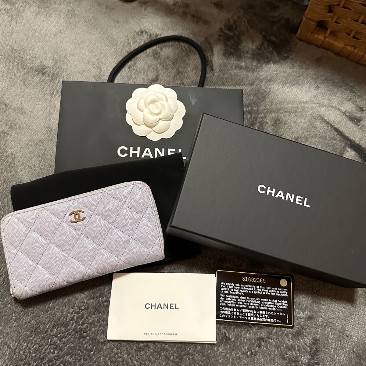 美品 シャネル19 ロングランフラップウォレット 長財布 レッド|PayPay