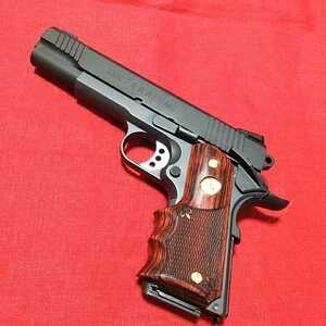 ■★★ブランド：アルタモント ★フイガーローズウッドグリップ ★ガバメント系用グリップ ★GM-1911・チェツカー入メダル付・未使用・出品