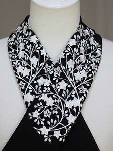 正絹刺繍半衿 J0304-02 送料無料 日本製 黒地 小花の柄の刺繍 肌触りの良い高級正絹半衿