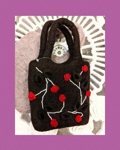  new goods unused!ne pearl made hand made. wool Mini bag ( Brown )