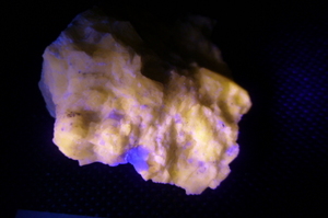 蛍光鉱物 原石 ホタル石 Fluorite 光る石の不思議な世界 幻想の世界へようこそ 希少品 開運パワーストーン 中国湖南省産