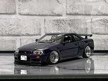 【AUTO art】1/18 NISSAN SKYLINE (R34) GT-R V-SPEC 1999 (Midnight Purple) Customオートアート 日産 スカイライン (R34) GT-R 77304_画像1