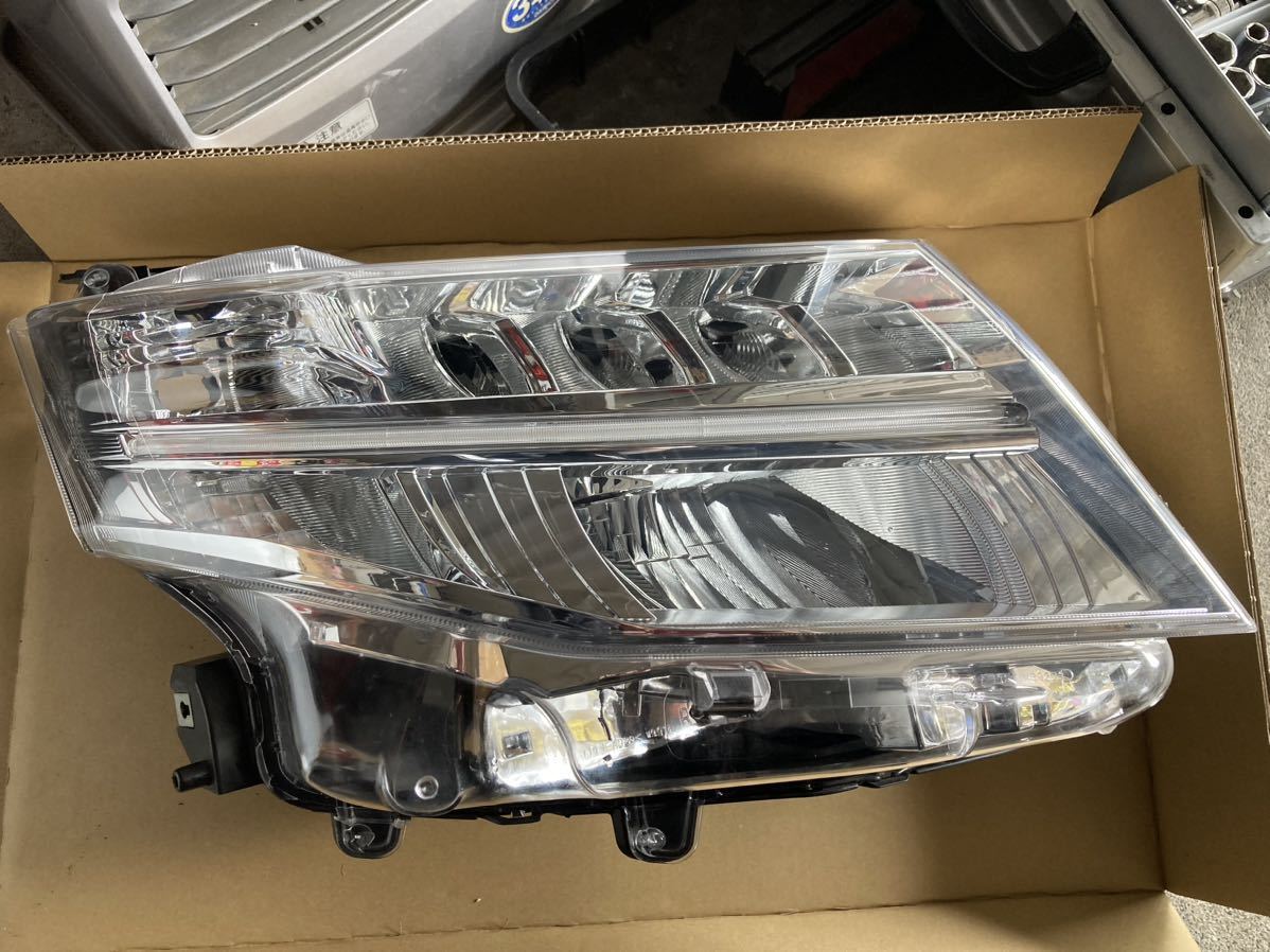キャップな ヤフオク! - トヨタルーミー M900 右LEDヘッドライト 小傷