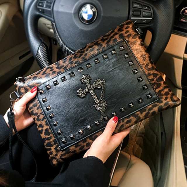 美品 MCM エムシーエム ロゴ柄 レオパード ヒョウ柄 クラッチバッグ