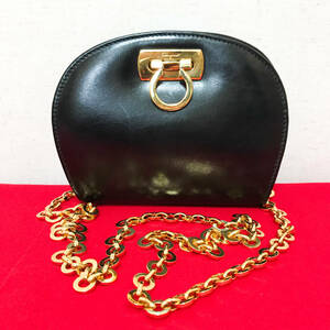 Красота Ferragamo Ganchini Кожаная цепь сумка для плеча черной черный HNAF2303-28-S8-M242J12
