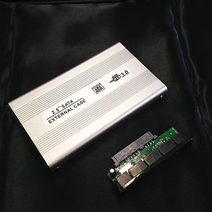 【C0069】2.5インチ SATA CASE(銀) USB3.0 ケーブルで外付けに変換