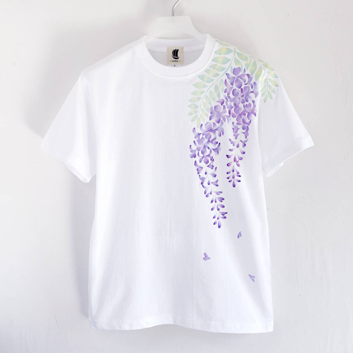 Men's T-shirt, size S, Wisteria flower pattern T-shirt, White, Handmade, Hand-drawn T-shirt, Floral pattern, Small size, Crew neck, Patterned
