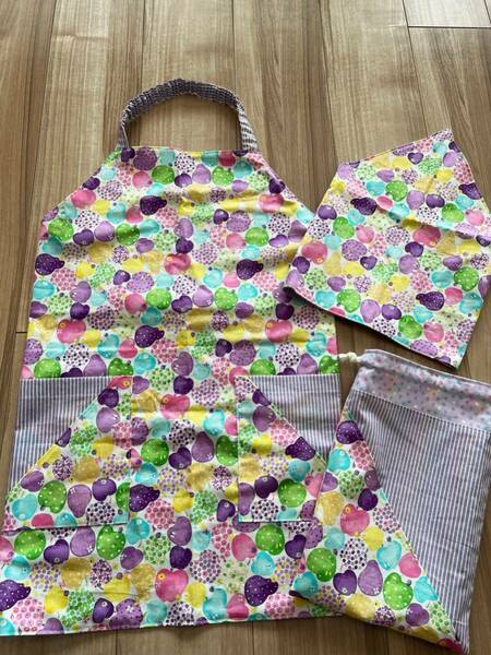 ●ハンドメイド●りんご＊花柄　子ども用エプロン＊三角巾＊巾着袋　サイズ130 紫色