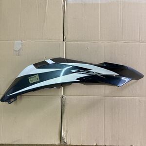 ホンダ CBR600RR アッパーカウル 右　64310-MFJ-D000