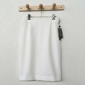 wb ビギ タグ付32000円 ストレッチホワイトスカート