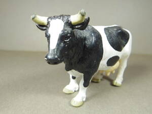 牛 (白/黒/立) PVCフィギュア Schleich 13214 動物 ウシ