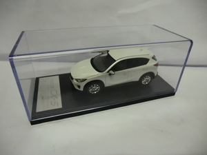 非売品　マツダ CX-5 1/43 ミニカー スノーフレイクホワイトパールマイカ　カラーサンプル