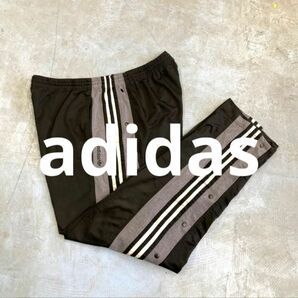 adidasスナップボタンパンツ