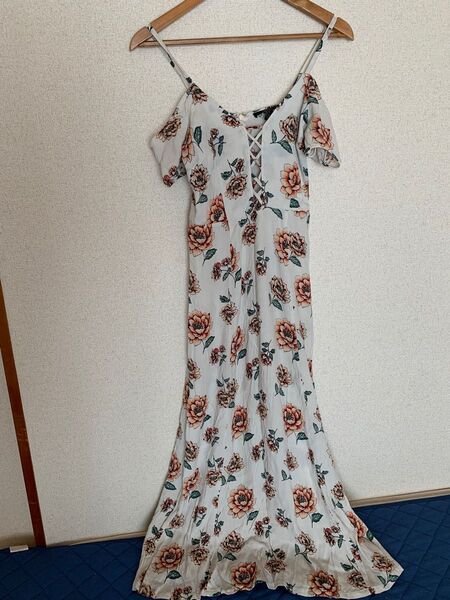オフショルダーワンピース 肩紐付き キャミ 花柄 ロング丈 Forever21