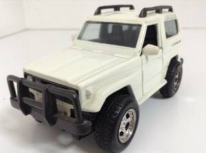 トヨタ ランドクルーザー ランクル70 1984年式~ 1/32 約14.5cm newray 白 4WD センターデフ直結モデル 四輪フリクション走行 ミニカー