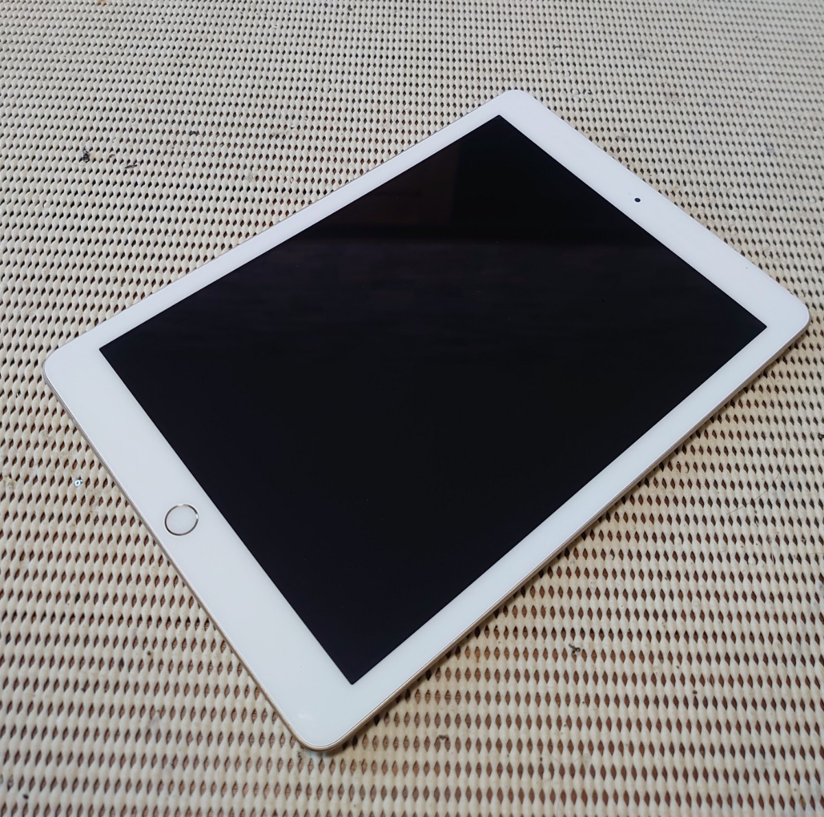 ヤフオク! -ipad 第5世代の中古品・新品・未使用品一覧