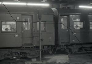 国鉄時代　昭和40年代　上野駅　EF58 旧型客車 急行 八甲田 津軽 ホームにてスナップ撮り　15枚　ピント甘し　メール添付で。　