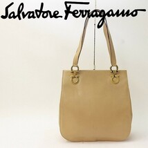 ◆Salvatore Ferragamo サルヴァトーレ フェラガモ レザー ガンチーニ金具 肩掛け ショルダー バッグ ベージュ_画像1