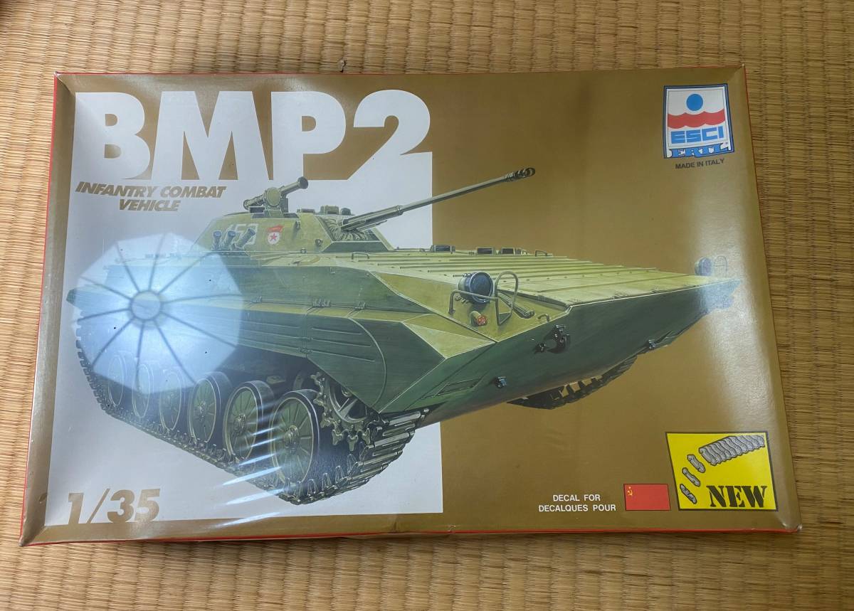 ロシア軍 歩兵戦闘車 BMP-2 実車 タグ 栓抜き ボトルオープナー 戦車