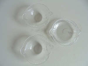 昭和レトロな器たち　ヒラメの小皿1枚＋小鉢2客の3点セット ガラス器 美品