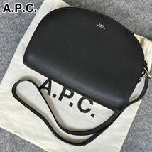 23S88 A.P.C. アーペーセー ショルダーバッグ ハーフムーン エンボス_画像1