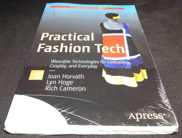 <洋書>コスチューム、コスプレのためのウェアラブル技術『Practical Fashion Tech: Wearable Technologies for Costuming, Cosplay』