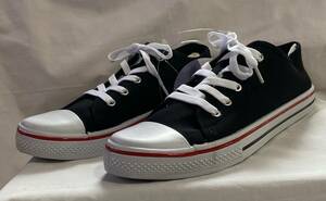 ローカットスニーカー 26.5cm SNEAKERS 黒地.白デザイン カジュアルやジーパンに似合う○○未使用品