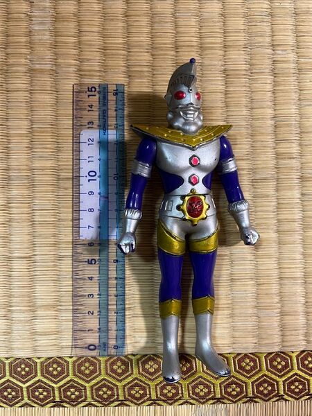 ウルトラマンソフビ人形「ウルトラキング」