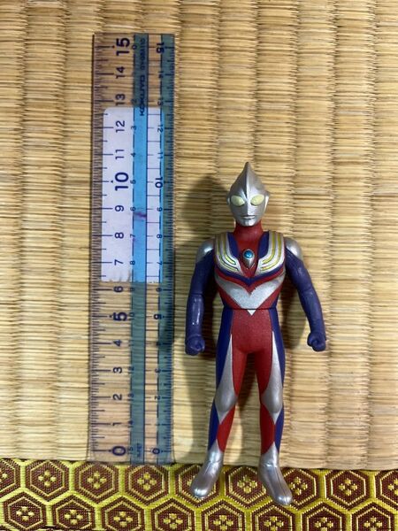 ウルトラマンソフビ人形「ウルトラマンティガラメ仕様」