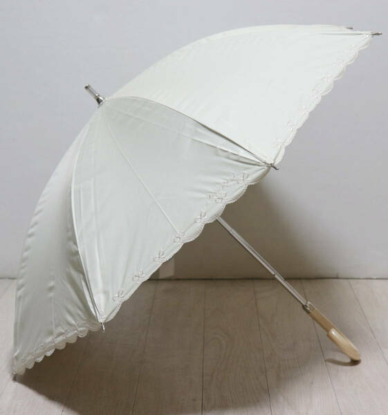 新品タグ付き【NINA RICCI ニナリッチ】晴雨兼用 短長傘 縁リボン刺繍 日傘 雨傘 v2609