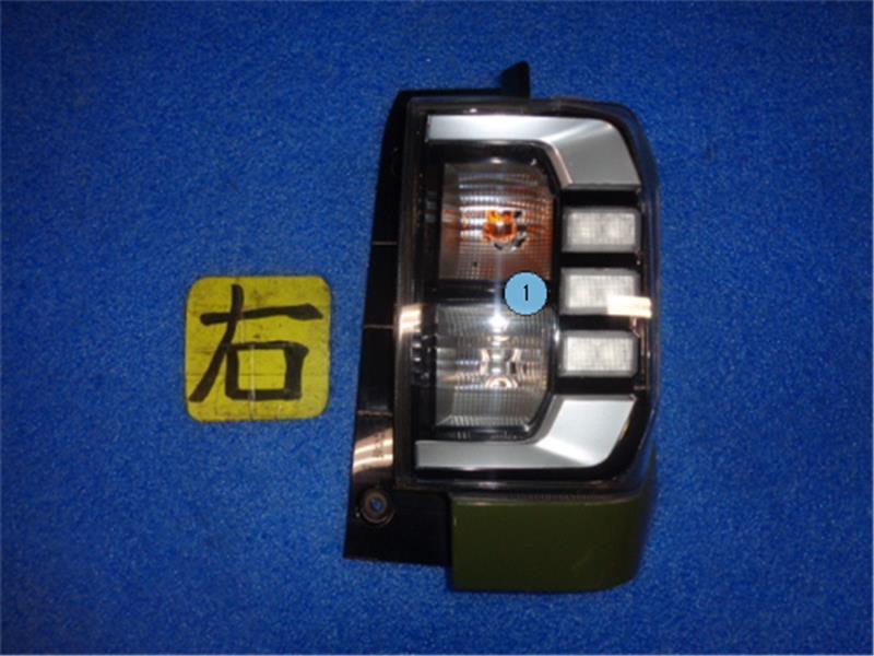ダイハツ 純正 タフト 《 LA900S 》 右テールランプ P41700-23001010