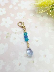 No.943-2 ☆1点のみ☆チェコドロップビーズのチャーム♪ 1個 ＃マスクチャーム ハンドメイド アクセサリー めがね留め