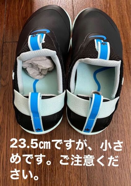 NIKEズームパルス　ナースシューズ　23.5㎝　小さめ