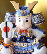 五月人形 コンパクト 磁器 陶器 おしゃれ 置物 オブジェ 兜 兜飾り かわいい こどもの日 子供の日 日本製 染錦 出世若武者 3点飾り_画像3