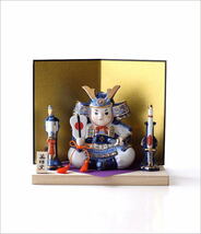 五月人形 コンパクト 磁器 陶器 おしゃれ 置物 オブジェ 兜 兜飾り かわいい こどもの日 子供の日 日本製 染錦 出世若武者 3点飾り_画像7