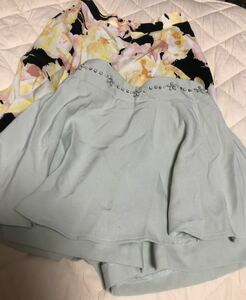 セシルマクビーCECIL McBEE 花柄スカートと淡いグリーンのビジュー付きキュロット　2着セット