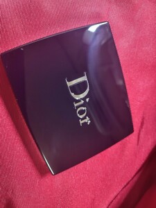 Тени для век очень популярны, как Dior New