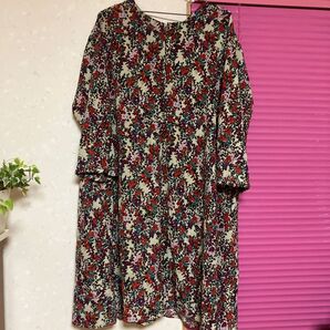 小花模様の膝下丈ワンピース 値下げしました