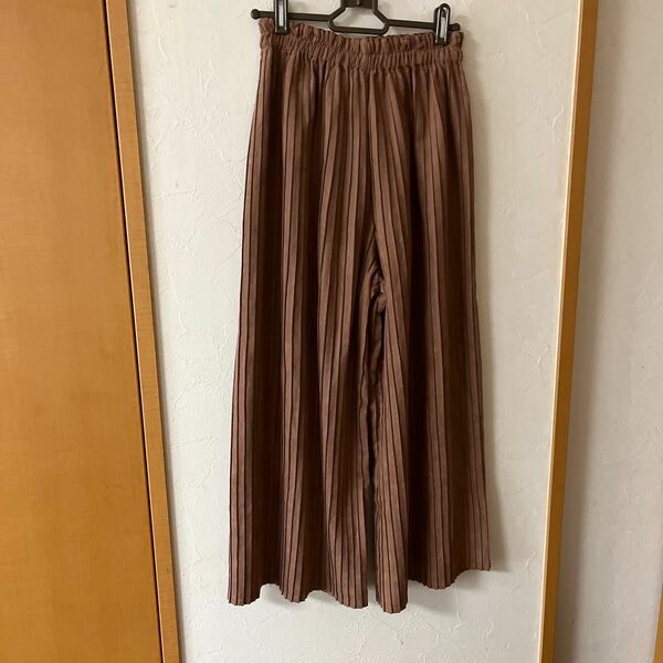 プリーツワイドパンツ　OLIVE des OLIVE 