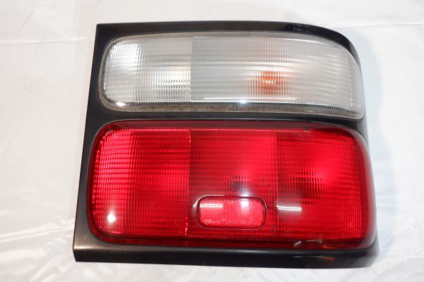 破格値下げ】 トヨタ コースター 右リヤテールランプユニット 81551