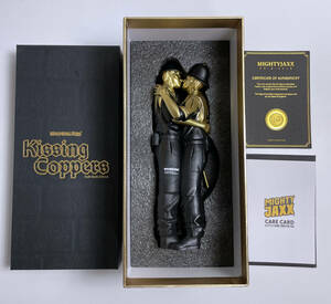 バンクシー★Banksy's Kissing Coppers Gold Rush Edition by Brandalised★フィギュア