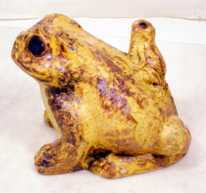 ちょい古の陶器製 親子蛙 おやこかえる 　その1