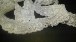 *(NH030) approximately 2.2. width. white. cotton frill race (2.5m)