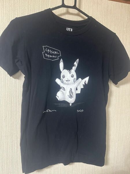 29.ユニクロ　UNIQLO 黒　ピカチュウ　半袖Tシャツ