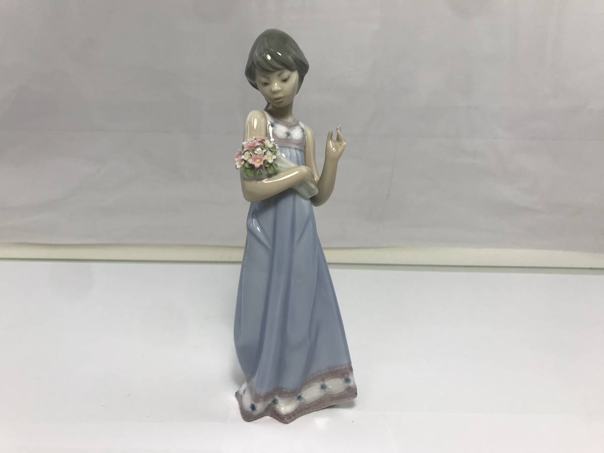 リヤドロ 置物 □ 春の舞踏 フィギュリン 5663 女性 貴婦人 陶器
